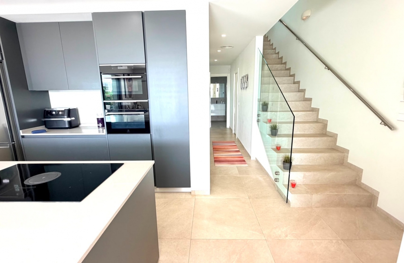 Resale - Villa - Los Montesinos - La Herrada