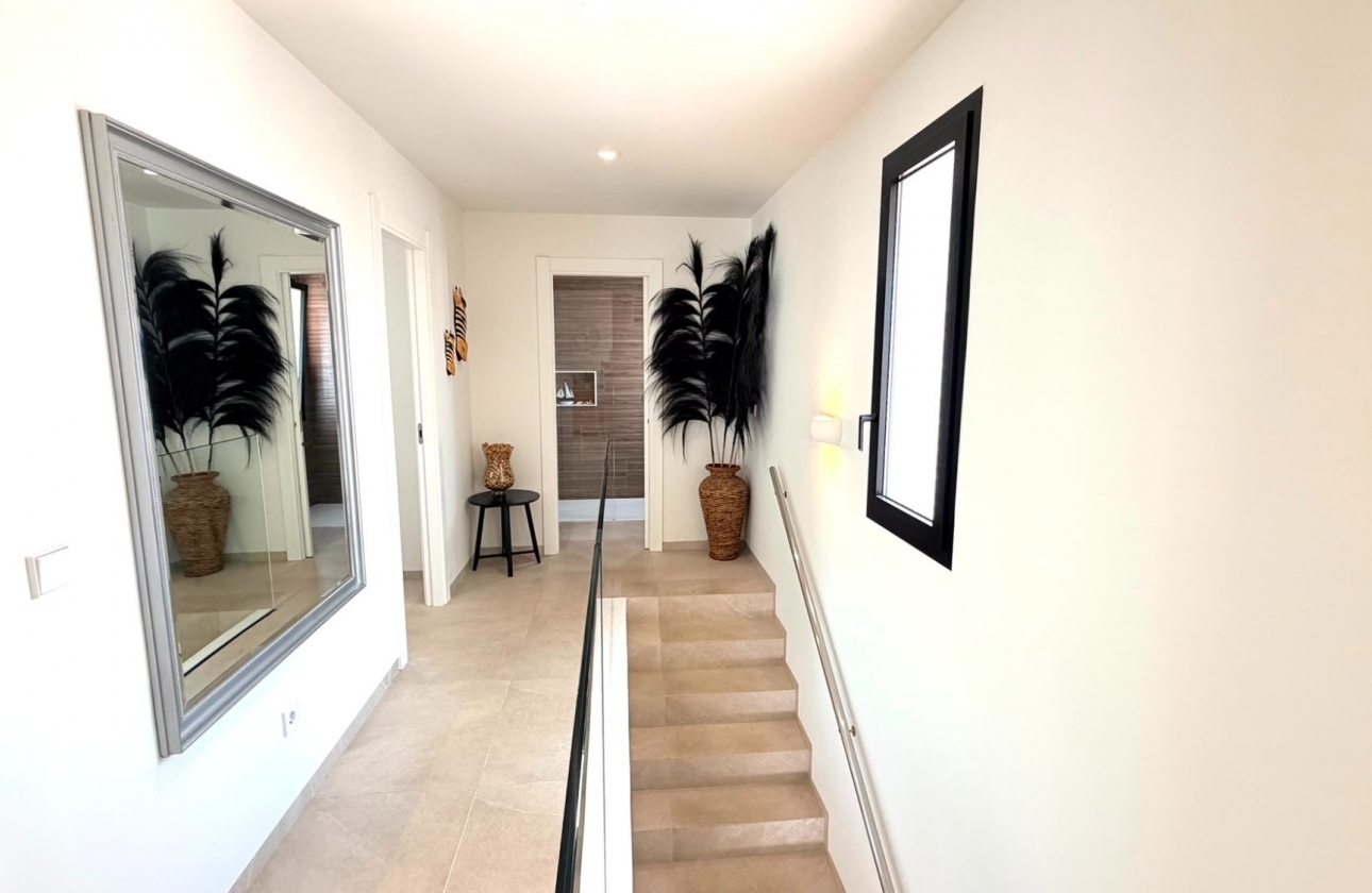 Resale - Villa - Los Montesinos - La Herrada