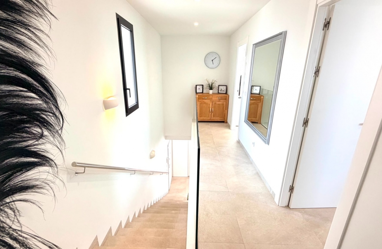 Resale - Villa - Los Montesinos - La Herrada