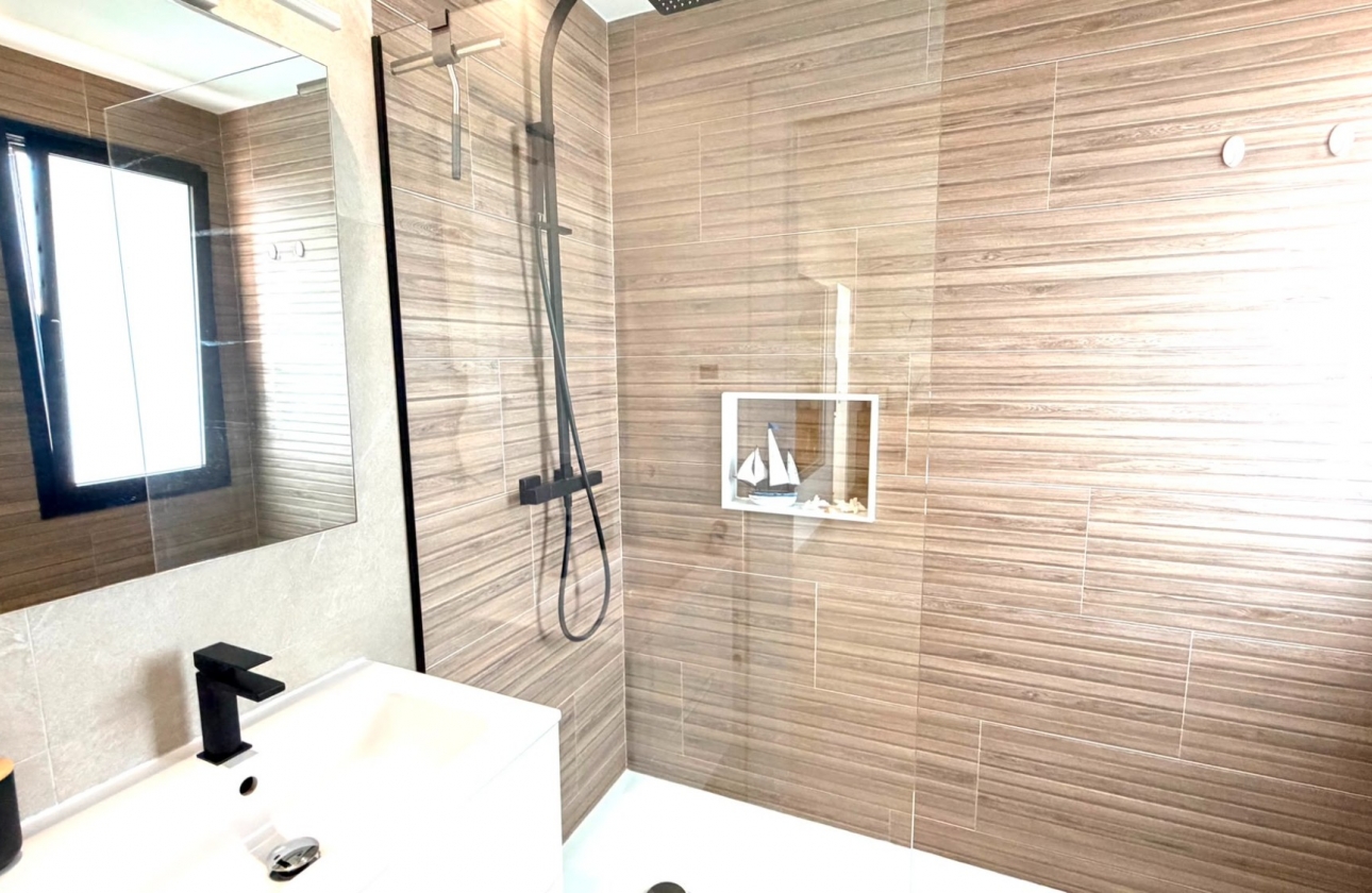 Resale - Villa - Los Montesinos - La Herrada