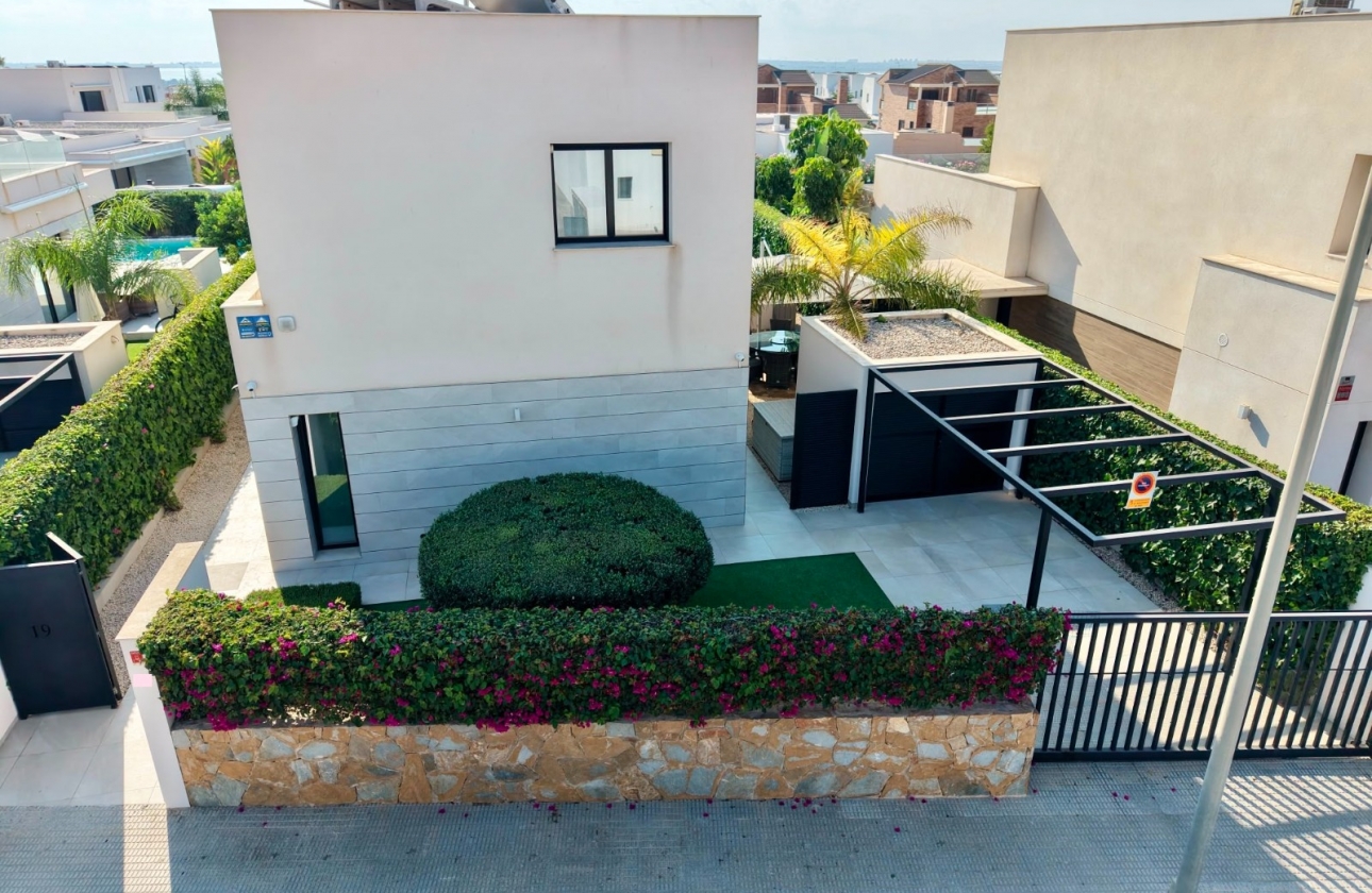Resale - Villa - Los Montesinos - La Herrada