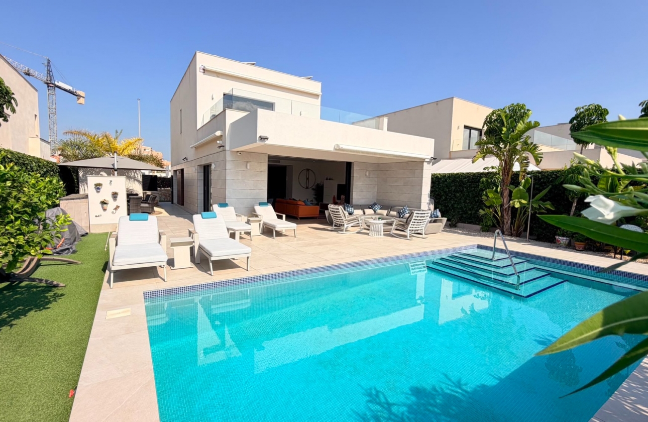 Resale - Villa - Los Montesinos - La Herrada