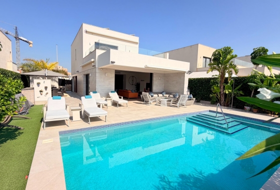 Resale - Villa - Los Montesinos - La Herrada