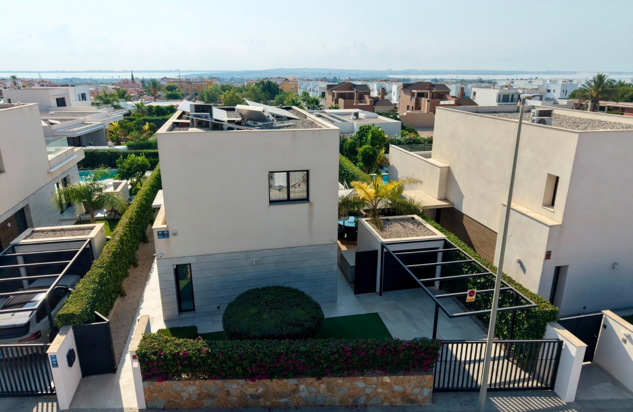 Resale - Villa - Los Montesinos - La Herrada