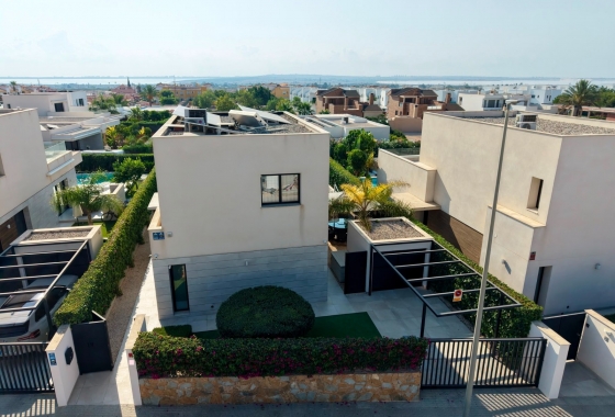 Resale - Villa - Los Montesinos - La Herrada
