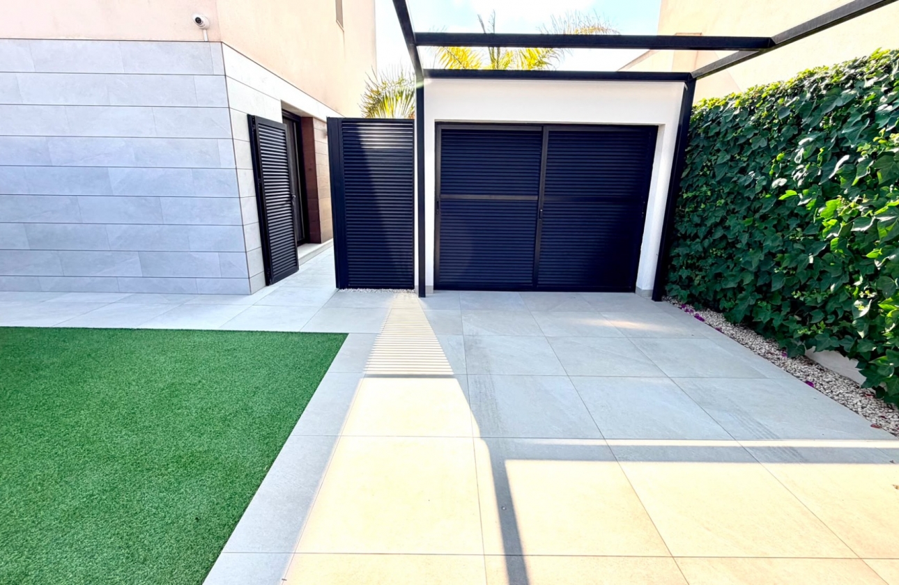 Resale - Villa - Los Montesinos - La Herrada