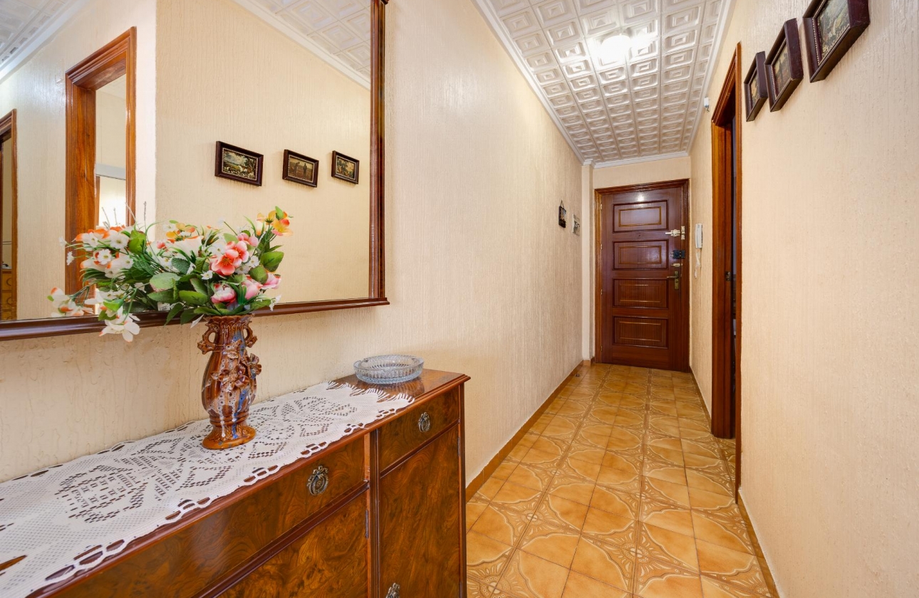 Resale - Apartment - Torrevieja - Playa del Acequión