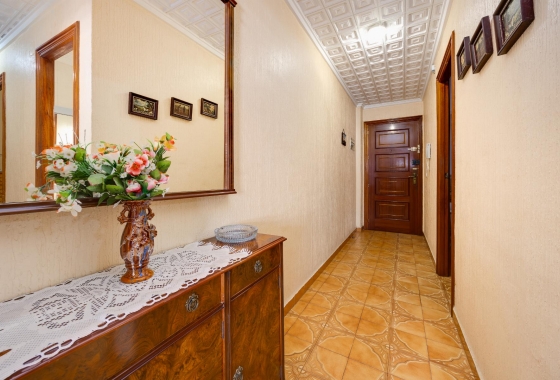 Resale - Apartment - Torrevieja - Playa del Acequión