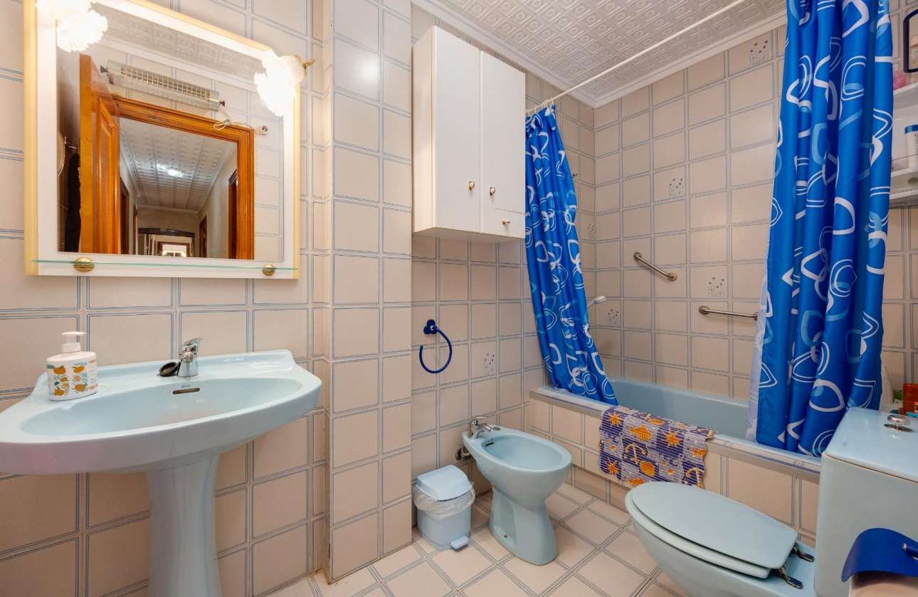Resale - Apartment - Torrevieja - Playa del Acequión