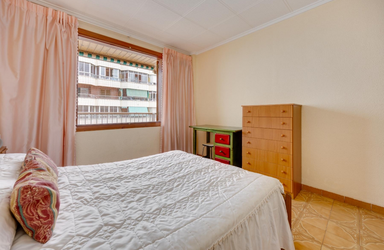 Resale - Apartment - Torrevieja - Playa del Acequión
