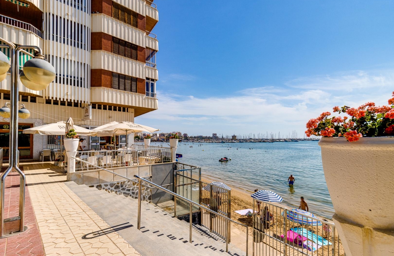 Resale - Apartment - Torrevieja - Playa del Acequión