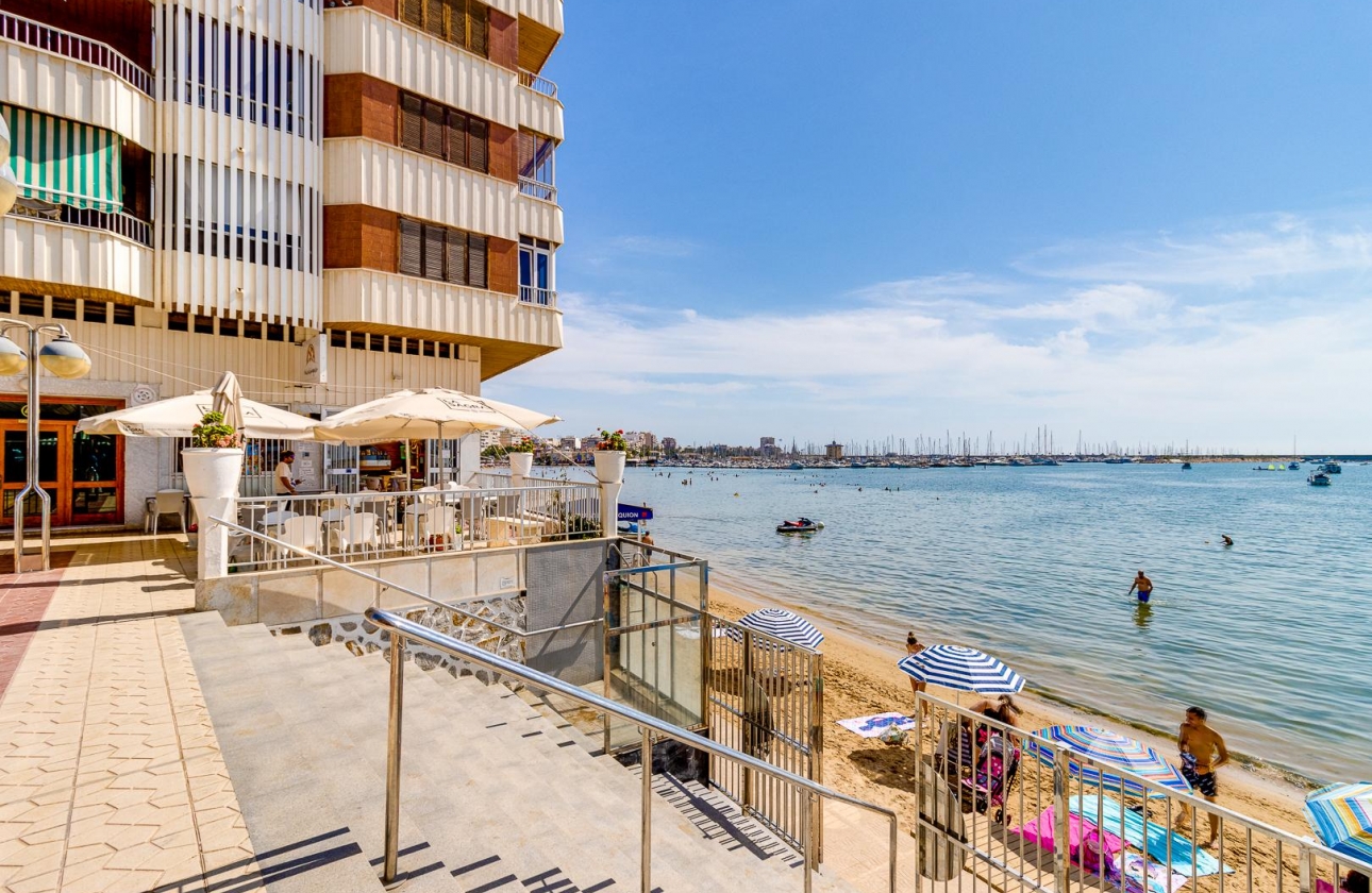 Resale - Apartment - Torrevieja - Playa del Acequión