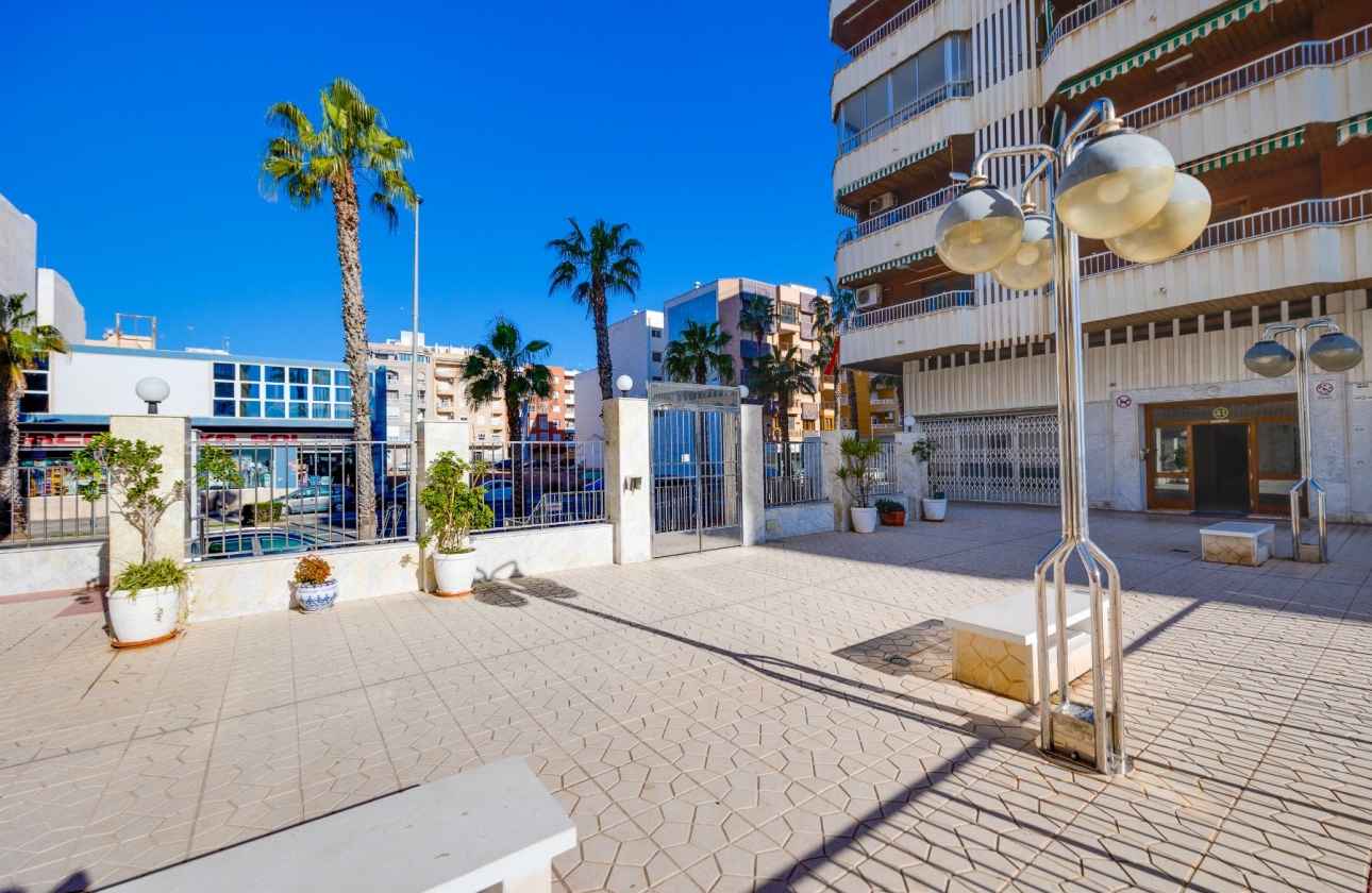 Resale - Apartment - Torrevieja - Playa del Acequión