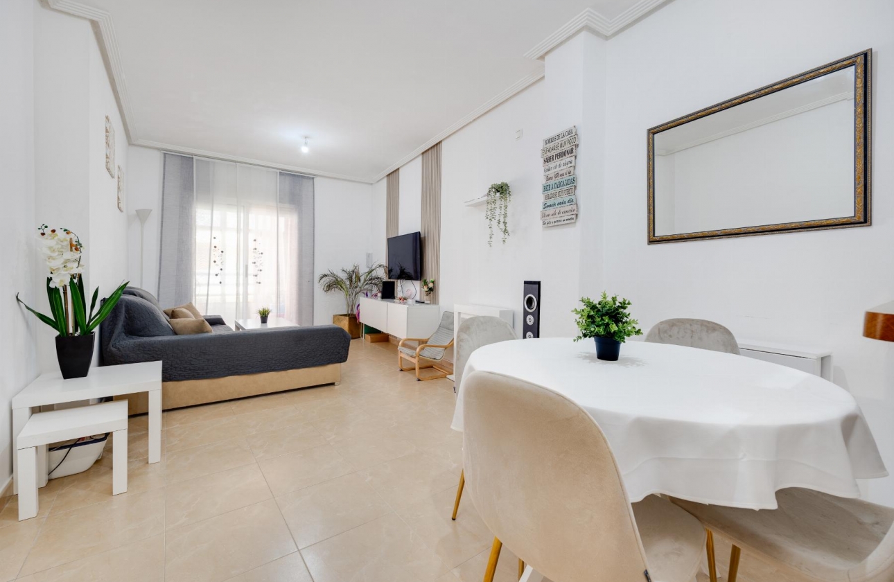 Wiederverkauf - APARTAMENTO - Torrevieja - Villa Madrid