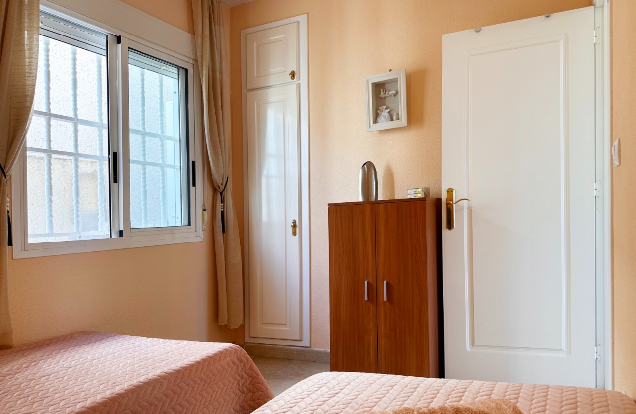 Resale - Bungalow - ﻿Torrevieja (Alicante) - Spain