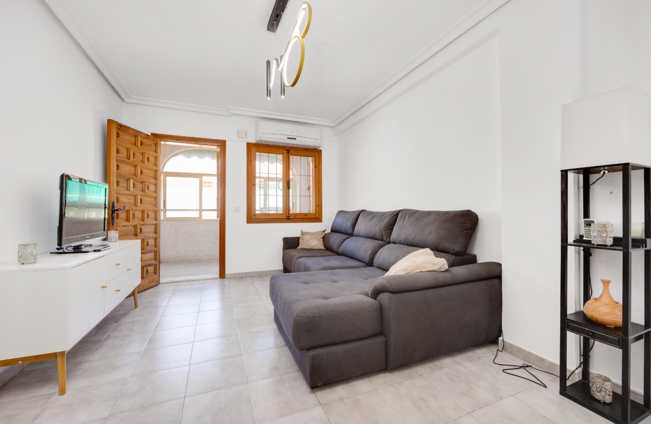 Resale - APARTAMENTO - Torrevieja - Playa del Acequión