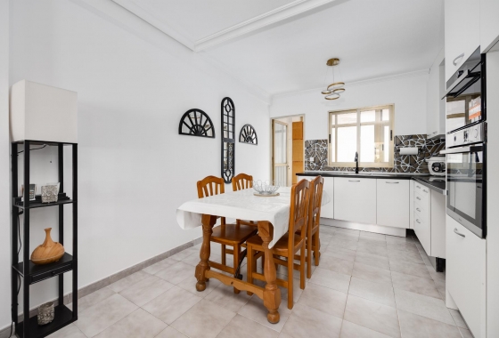 Resale - APARTAMENTO - Torrevieja - Playa del Acequión