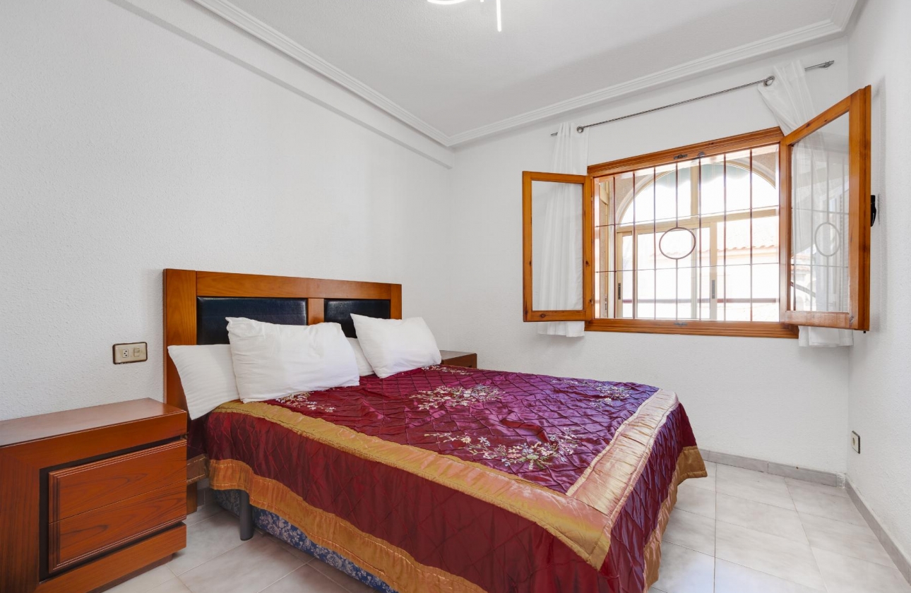 Wiederverkauf - APARTAMENTO - Torrevieja - Playa del Acequión