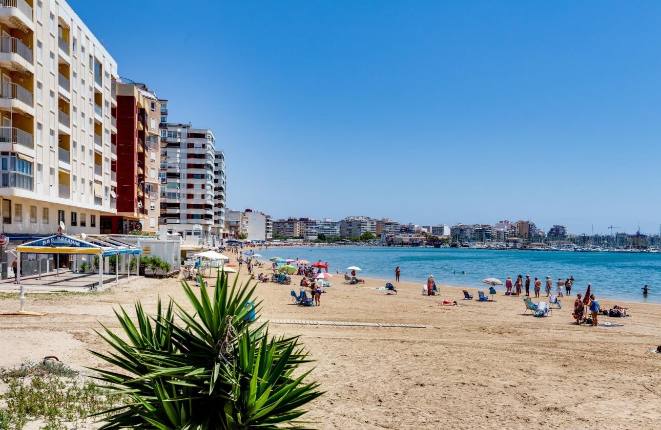 Resale - APARTAMENTO - Torrevieja - Playa del Acequión