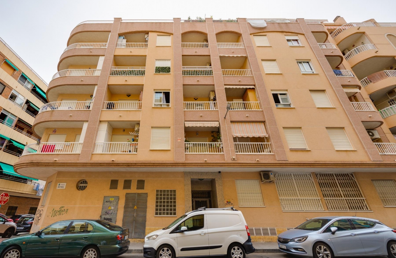 Resale - APARTAMENTO - Torrevieja - Playa del Acequión