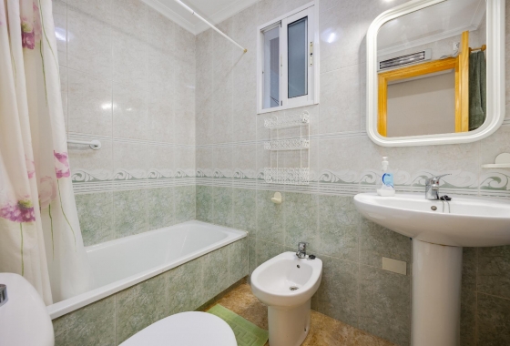 Wiederverkauf - APARTAMENTO - Torrevieja - Playa del Acequión