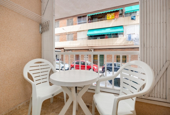 Resale - APARTAMENTO - Torrevieja - Playa del Acequión