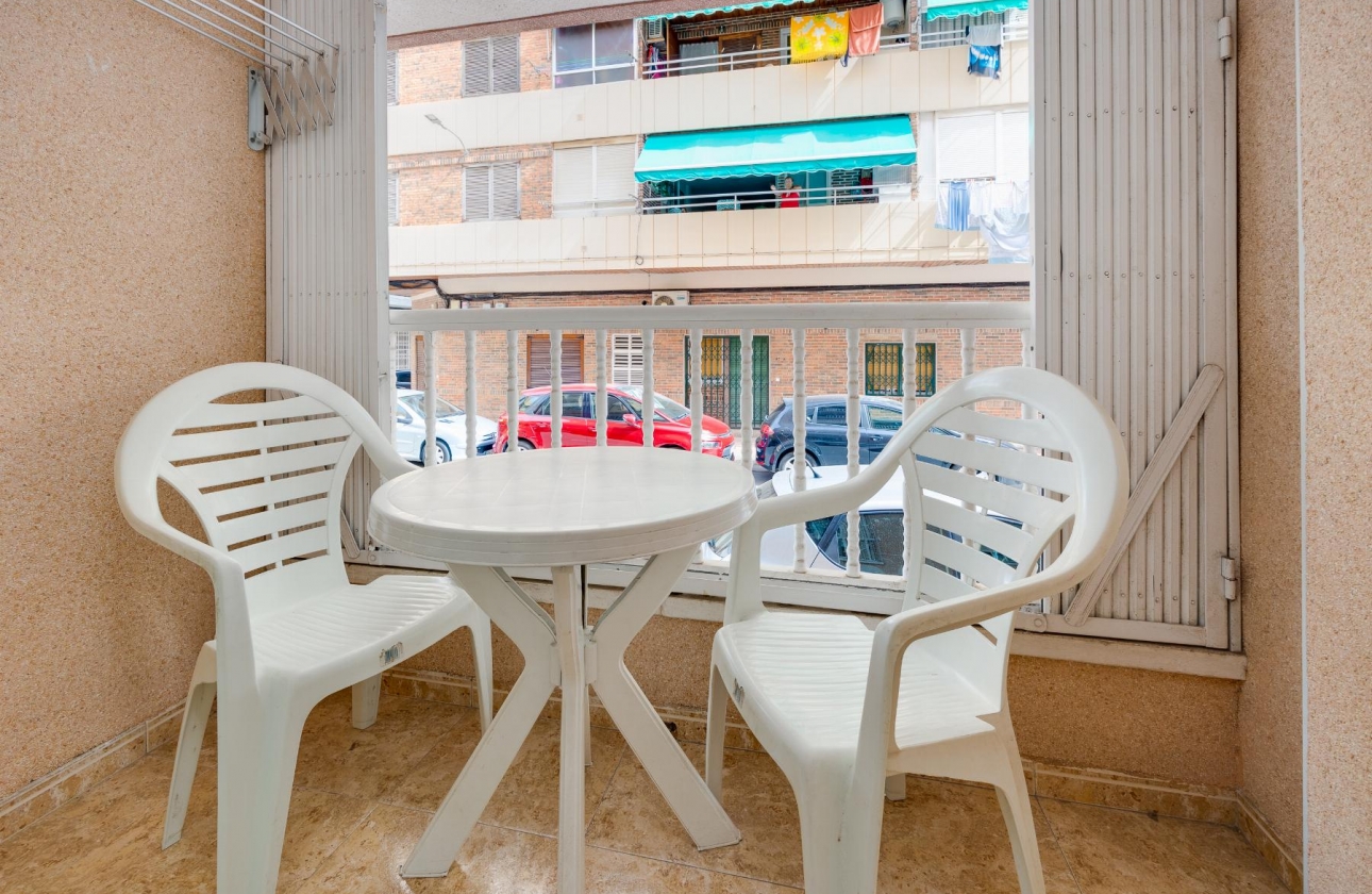 Resale - APARTAMENTO - Torrevieja - Playa del Acequión