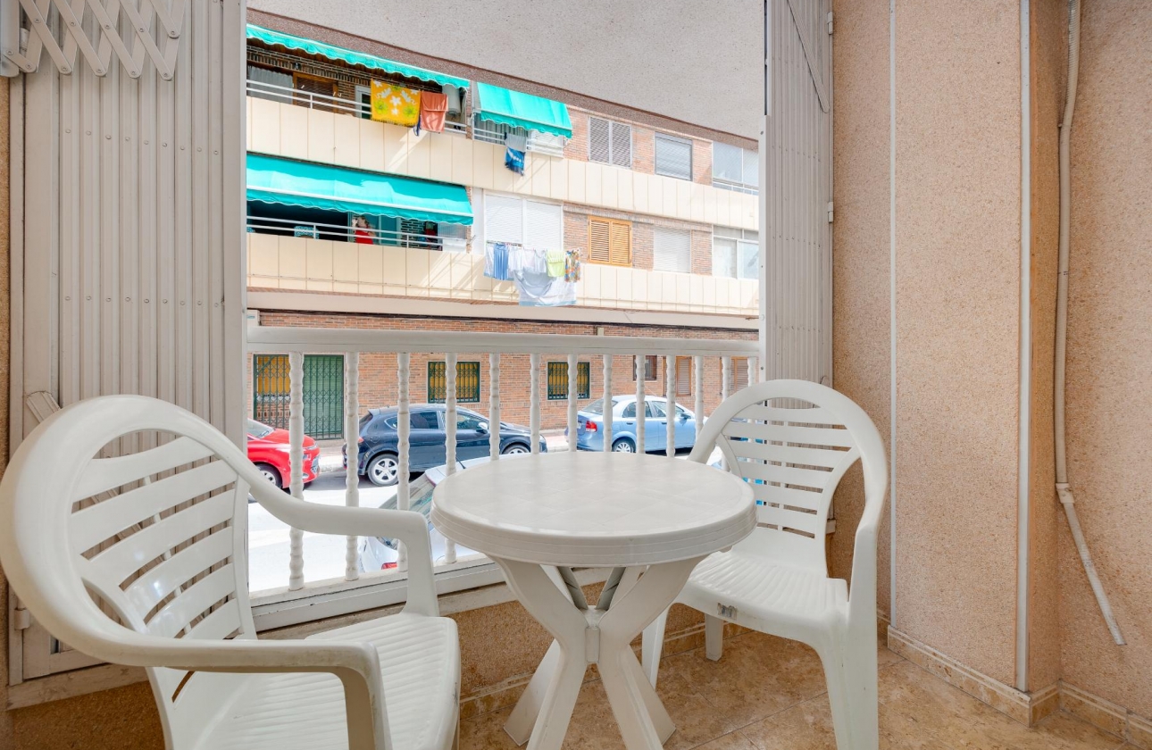 Resale - APARTAMENTO - Torrevieja - Playa del Acequión