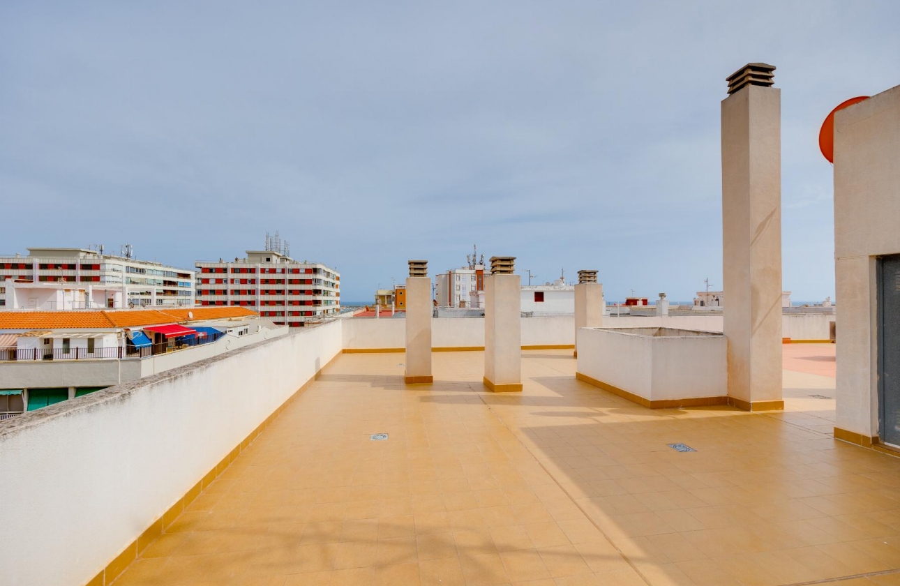 Resale - APARTAMENTO - Torrevieja - Playa del Acequión