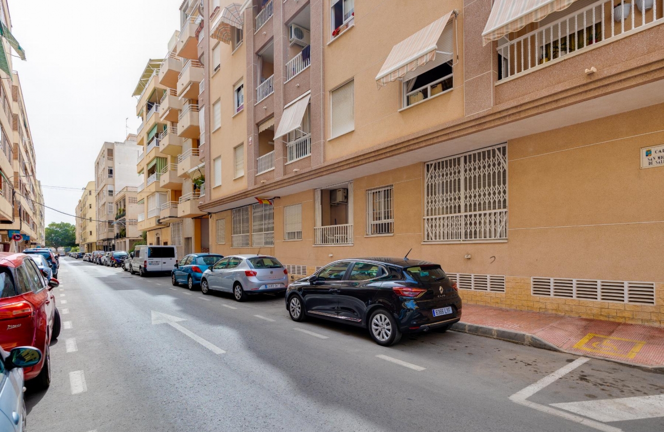 Reventa - APARTAMENTO - Torrevieja - Playa del Acequión