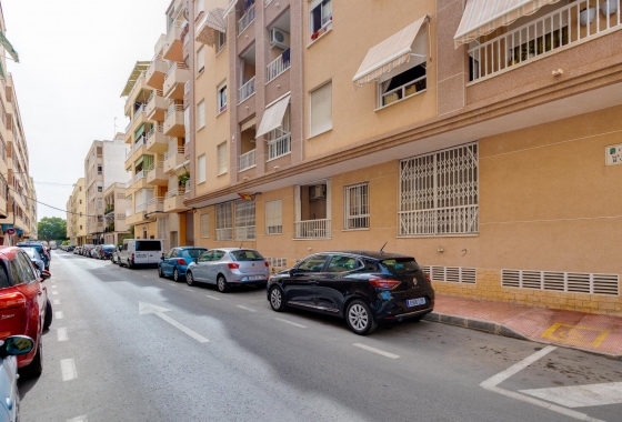 Resale - APARTAMENTO - Torrevieja - Playa del Acequión