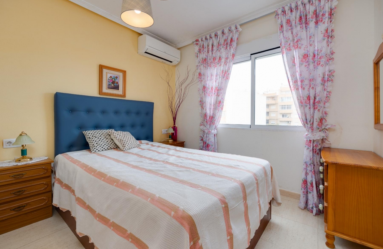 Resale - APARTAMENTO - Torrevieja - Playa de Los Locos-Curva del Palangre