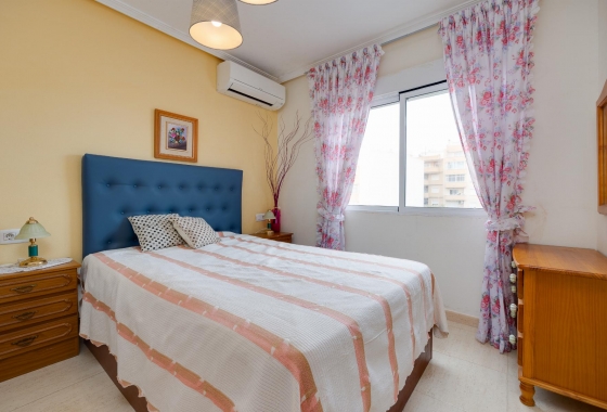 Wiederverkauf - APARTAMENTO - Torrevieja - Playa de Los Locos-Curva del Palangre