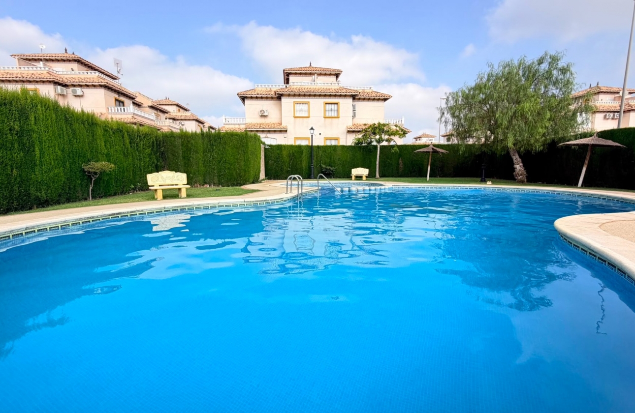 Resale - Villa - Lomas de Cabo Roig - Orihuela Costa