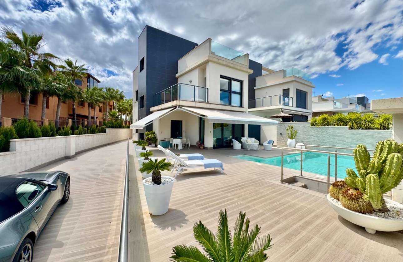 Resale - Villa - San Miguel de Salinas - Bellavista
