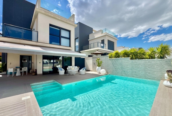 Resale - Villa - San Miguel de Salinas - Bellavista