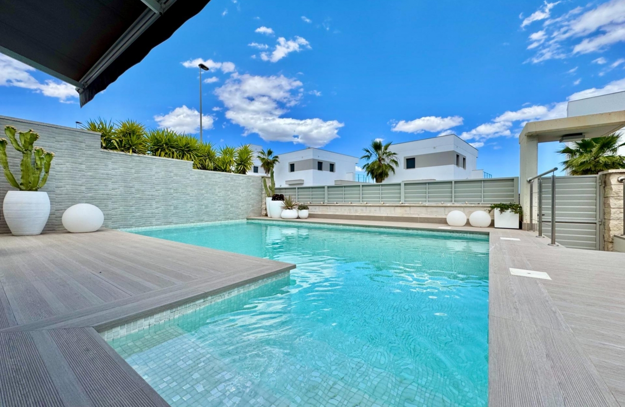 Resale - Villa - San Miguel de Salinas - Bellavista