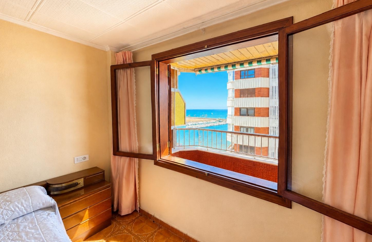 Resale - Apartment - Torrevieja - Playa del Acequión