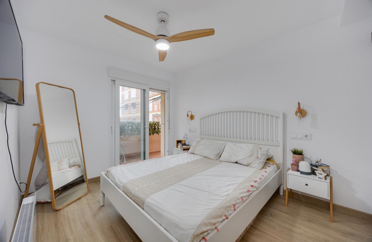 Resale - Apartment - Torrevieja - Playa de los Náufragos