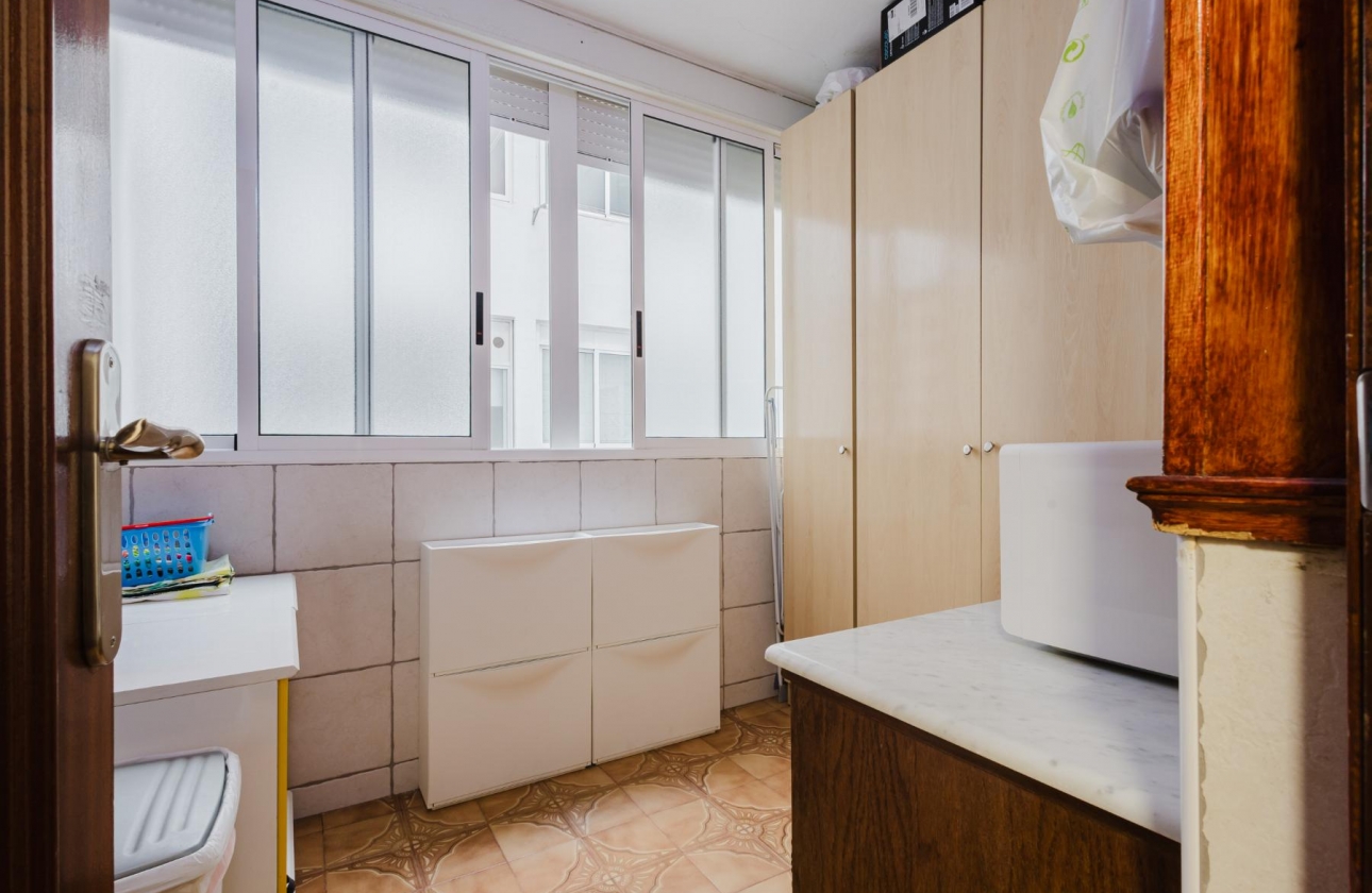 Resale - Apartment - Torrevieja - Playa del Acequión