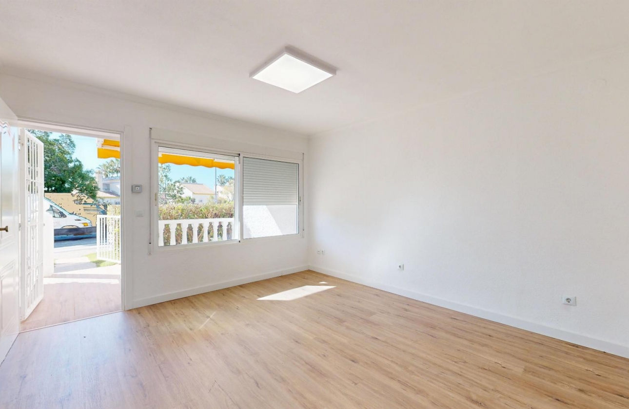 Resale - Bungalow - Orihuela Costa - Villamartin