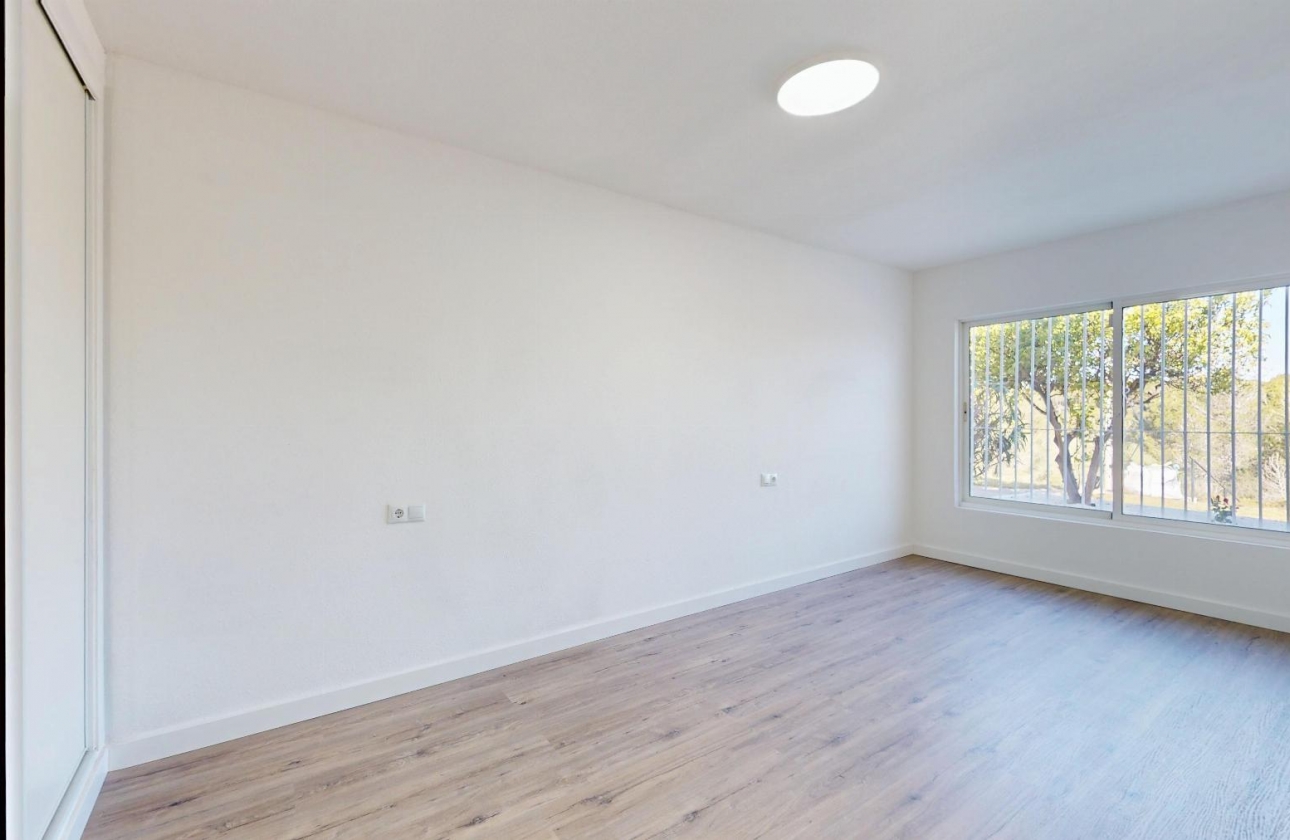 Resale - Bungalow - Orihuela Costa - Villamartin