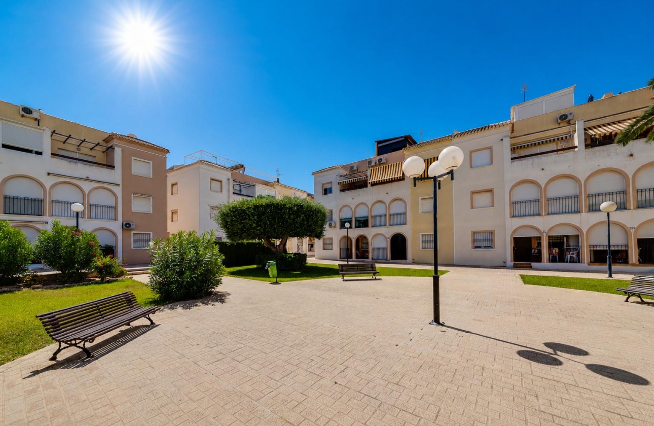 Resale - Bungalow - Torrevieja - Playa de los Náufragos