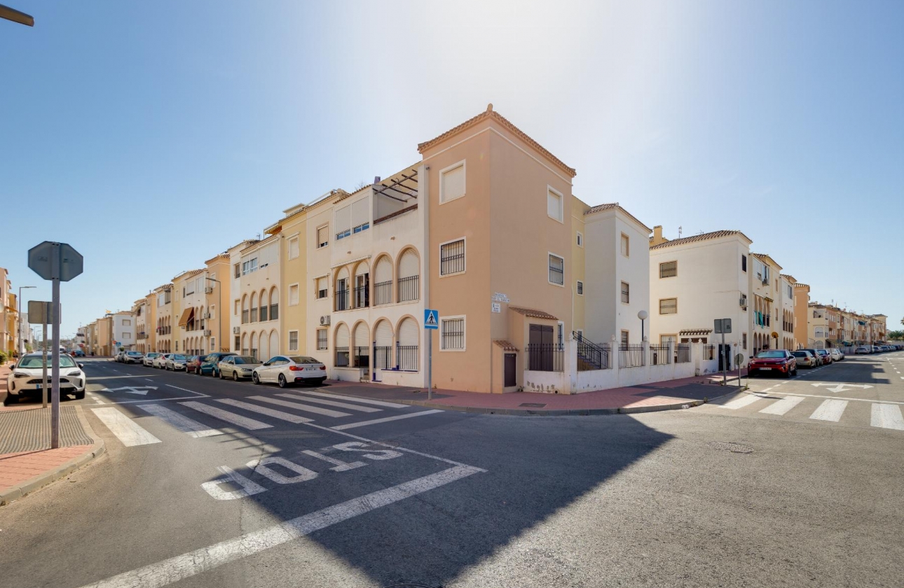 Resale - Bungalow - Torrevieja - Playa de los Náufragos