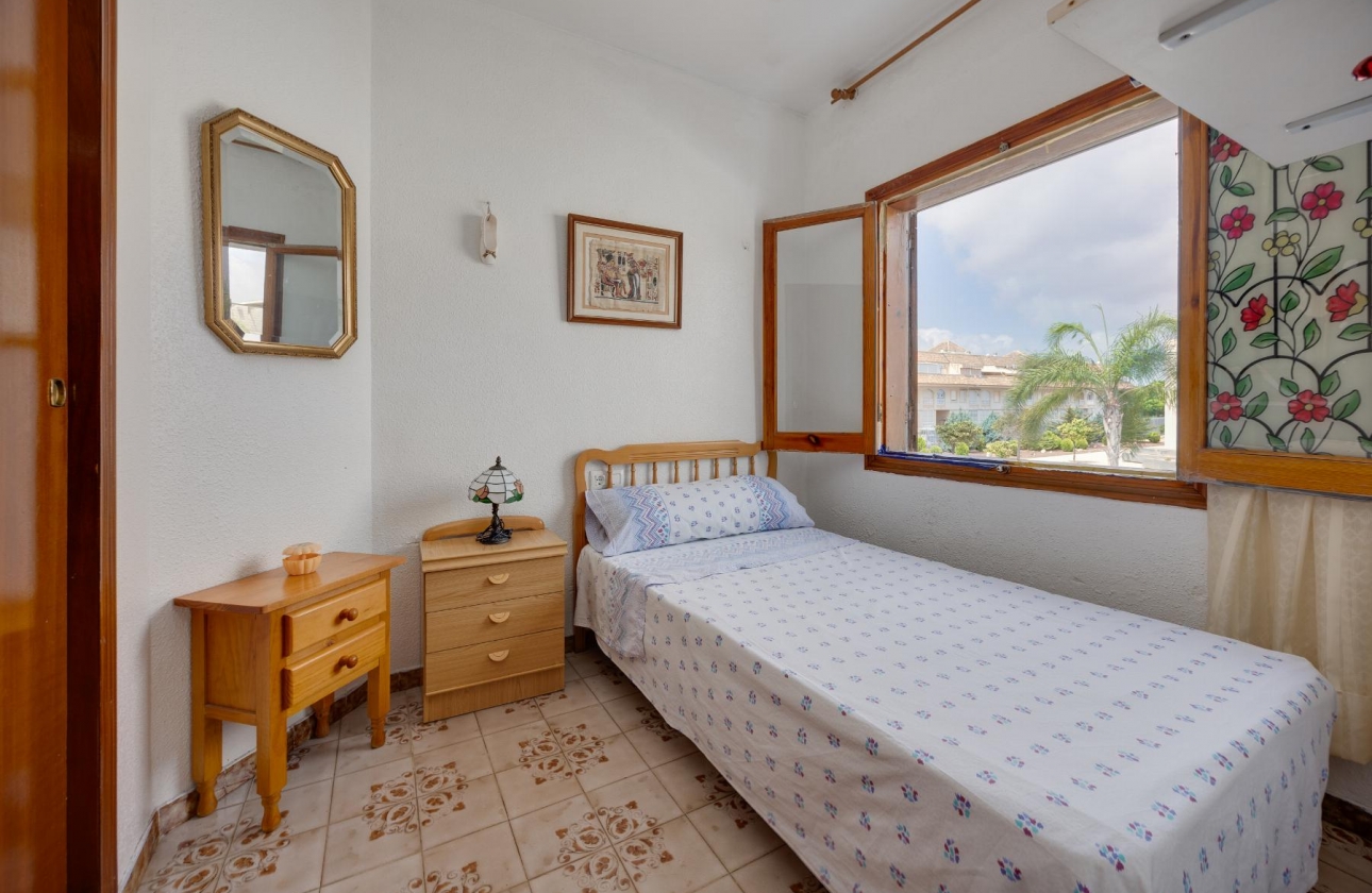 Resale - Bungalow - Torrevieja - Playa del Acequión