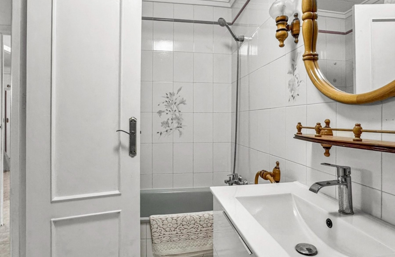 Resale - Apartment - Torrevieja - Playa de los Locos