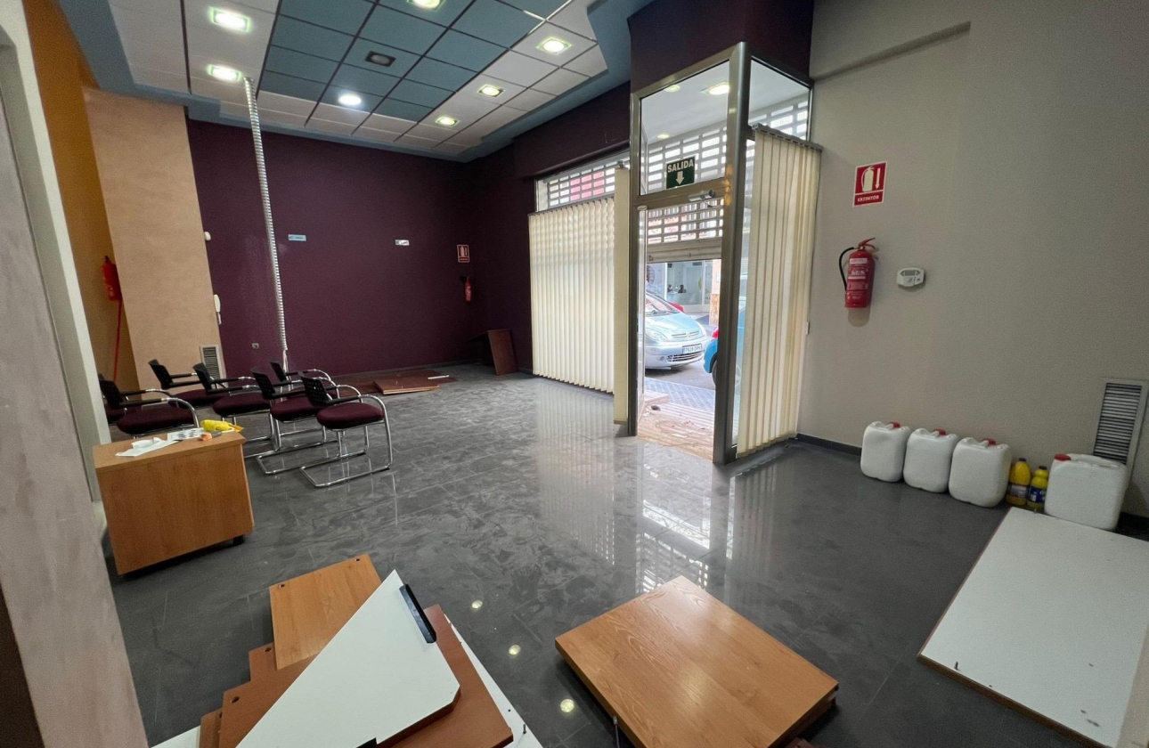 Revente - Commercial Unit - Beniel - CENTRO