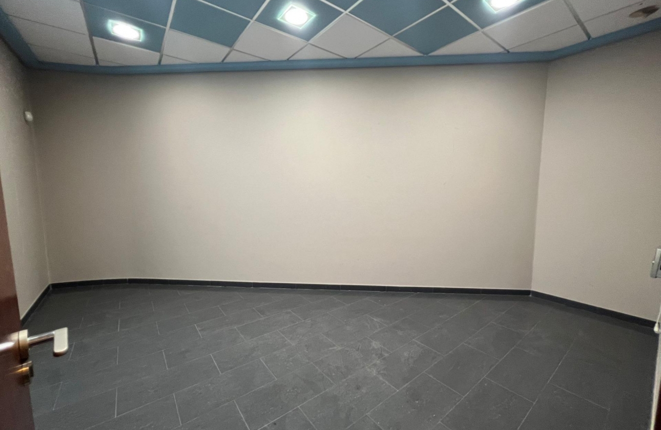 Resale - Commercial Unit - Beniel - CENTRO