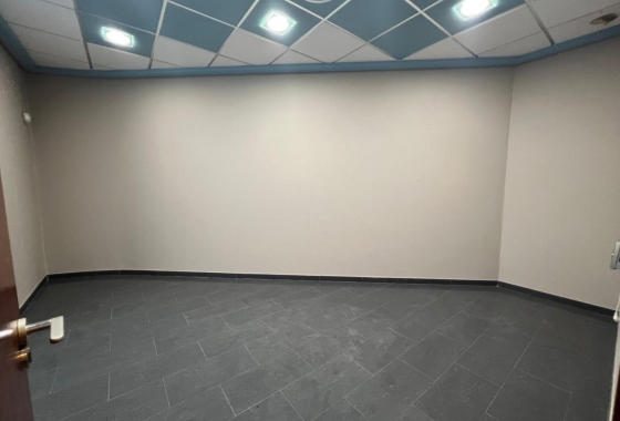 Revente - Commercial Unit - Beniel - CENTRO