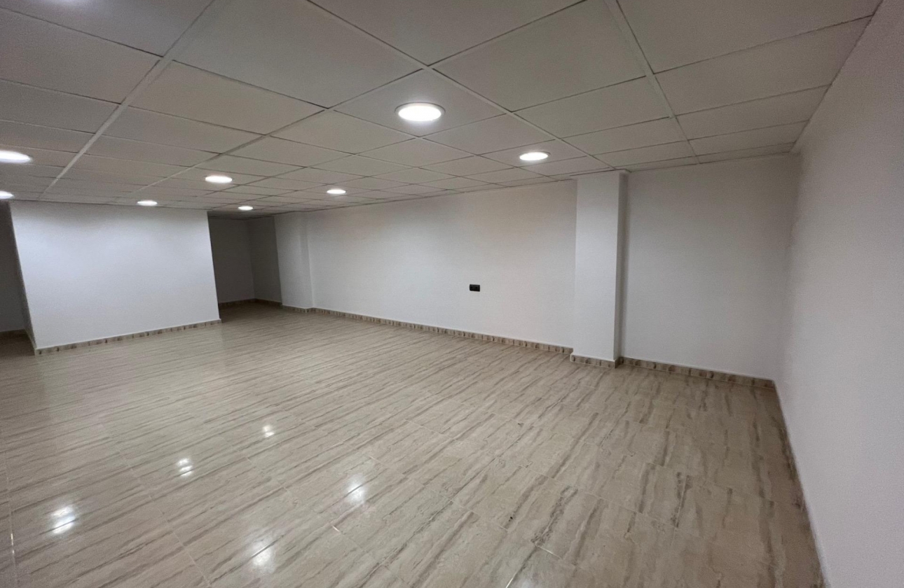 Reventa - Commercial Unit - Beniel - CENTRO